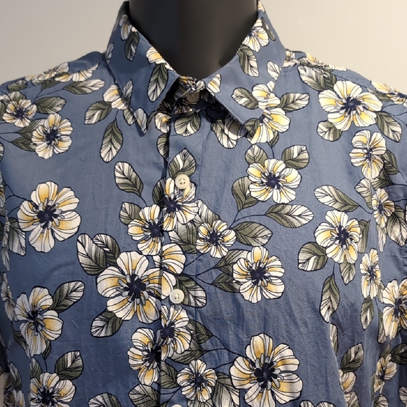 RW&CO. Other - RW & Co Blue Floral Button Front Shirt